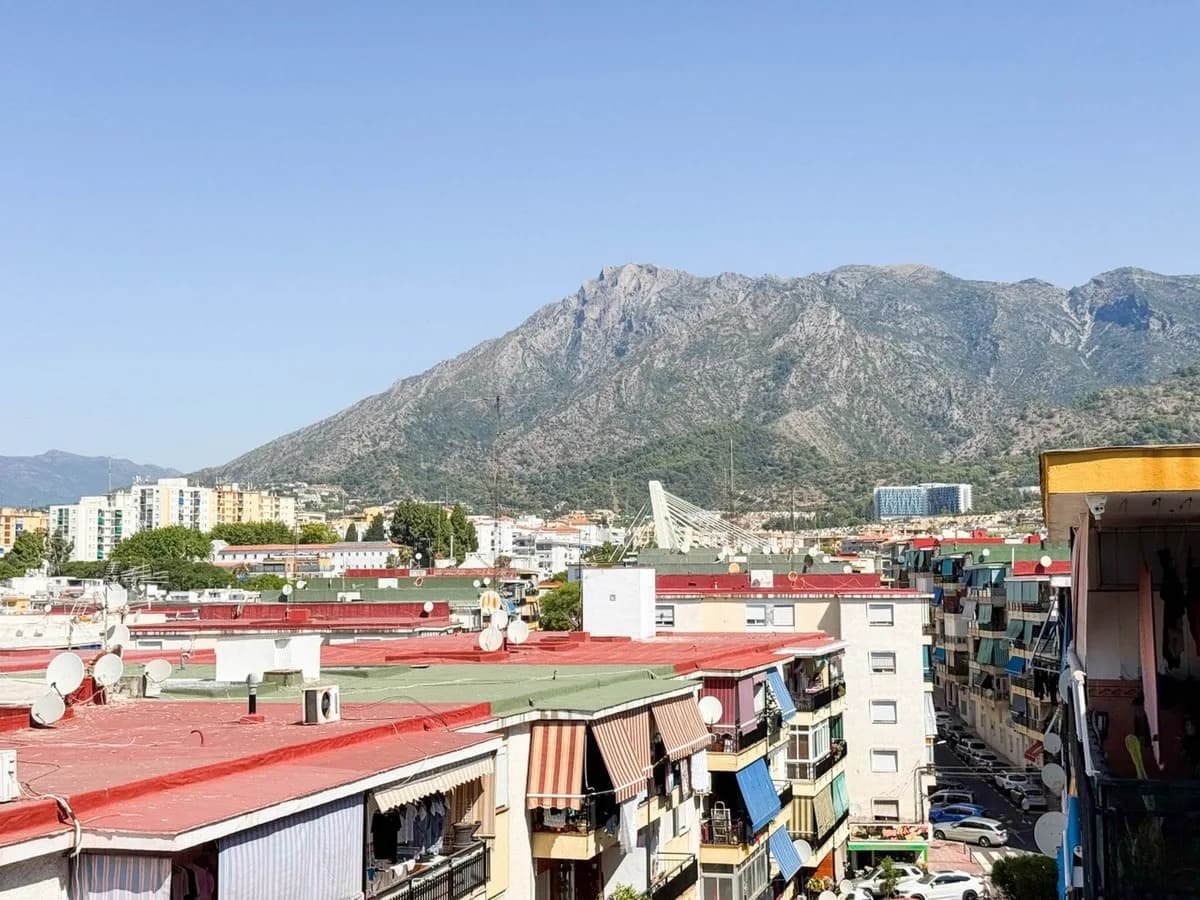 4 Bedroom Top Floor Apartment for Sale in Marbella, Málaga - Image 4