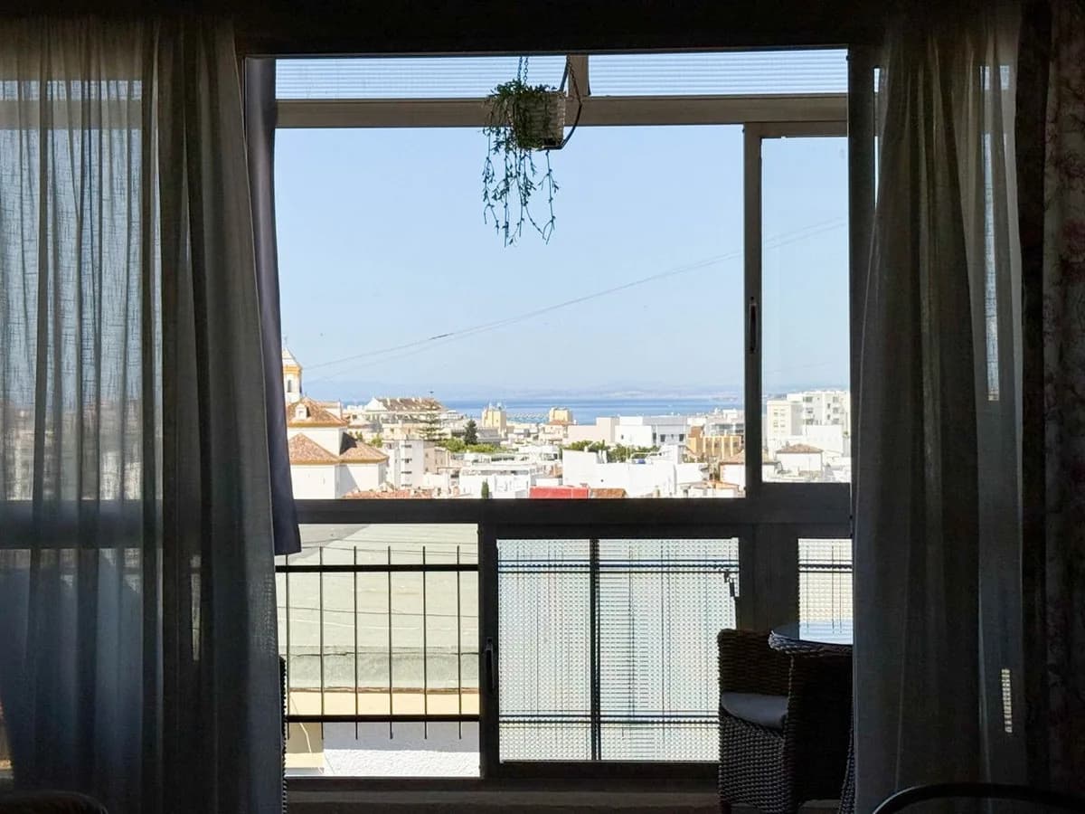 4 Bedroom Top Floor Apartment for Sale in Marbella, Málaga - Image 6