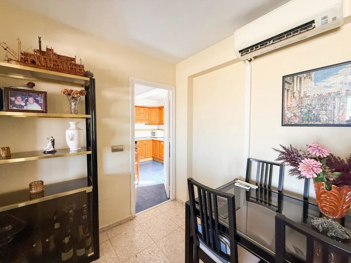 4 Bedroom Top Floor Apartment for Sale in Marbella, Málaga - Image 8