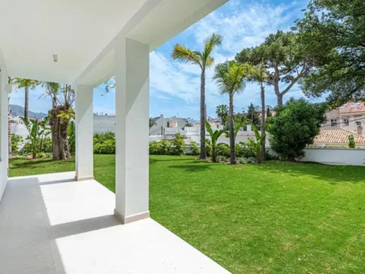 3 Bedroom Detached Villa for Sale in Los Boliches, Málaga - Image 2
