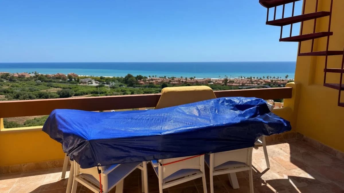 2 Bedroom Penthouse for Sale in La Duquesa, Málaga - Image 9