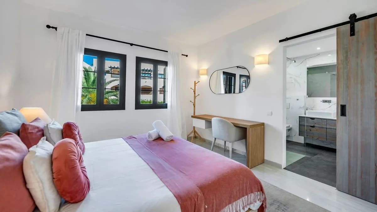 3 Bedroom Penthouse Duplex for Sale in Nueva Andalucía, Málaga - Image 8
