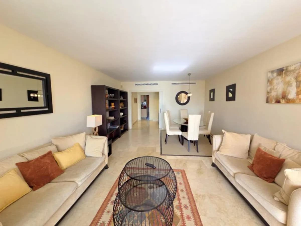 3 Bedroom Ground Floor Apartment for Sale in La Duquesa, Málaga - Image 2