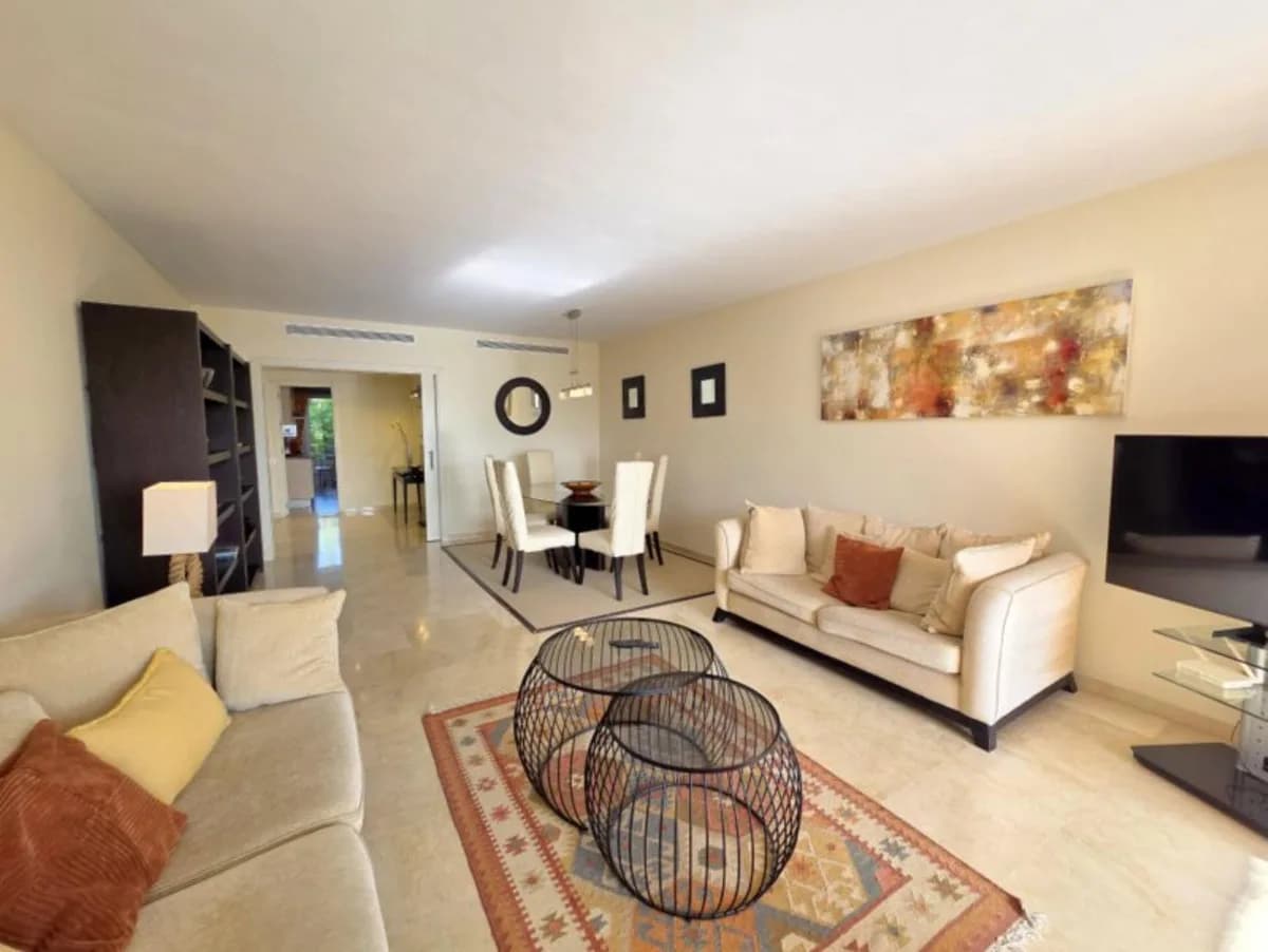 3 Bedroom Ground Floor Apartment for Sale in La Duquesa, Málaga - Image 4