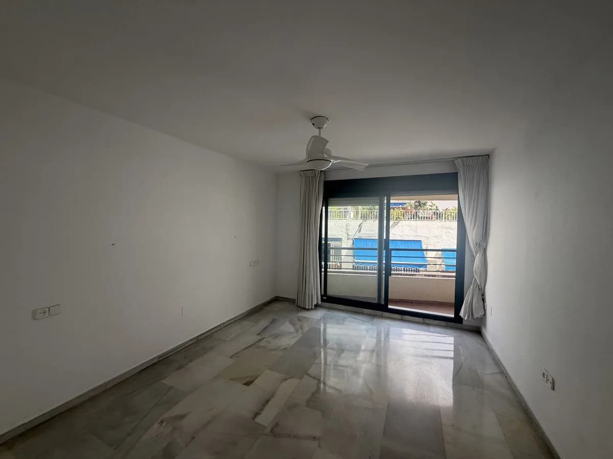 2 Bedroom Middle Floor Apartment for Sale in Marbella, Málaga