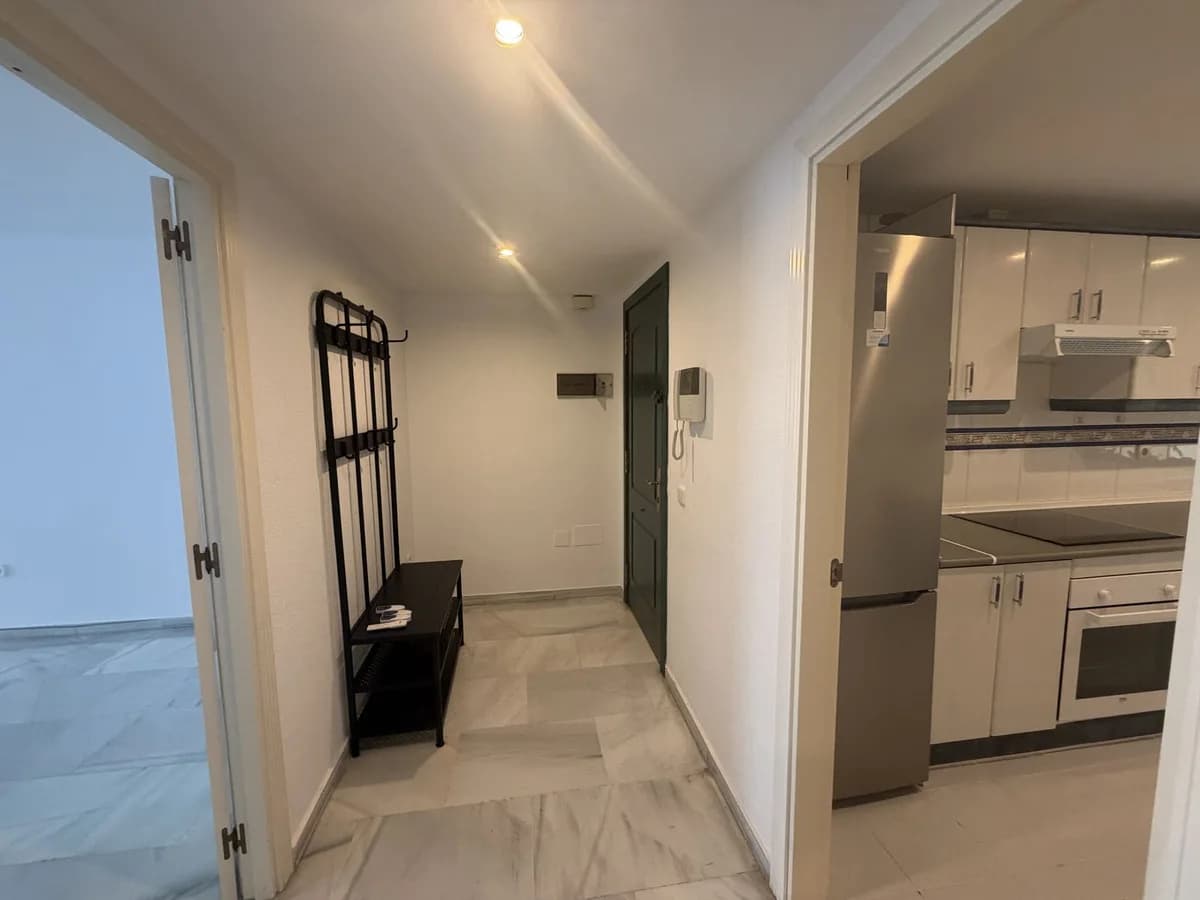 2 Bedroom Middle Floor Apartment for Sale in Marbella, Málaga - Image 5