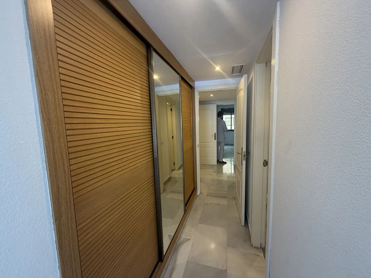 2 Bedroom Middle Floor Apartment for Sale in Marbella, Málaga - Image 8