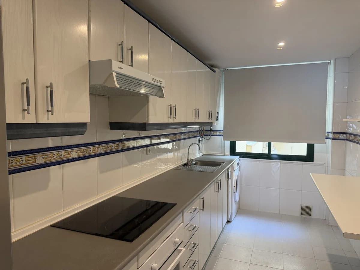 2 Bedroom Middle Floor Apartment for Sale in Marbella, Málaga - Image 9