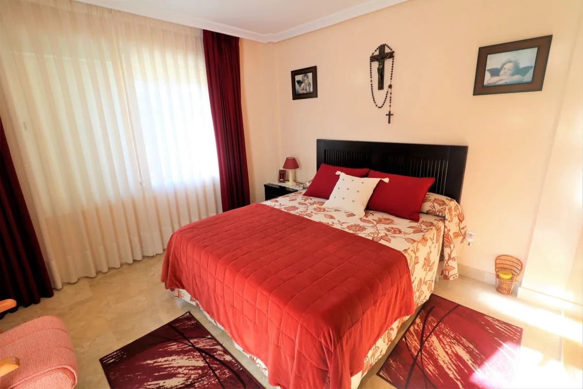 3 Bedroom Semi-Detached House for Sale in Estepona, Málaga - Image 5