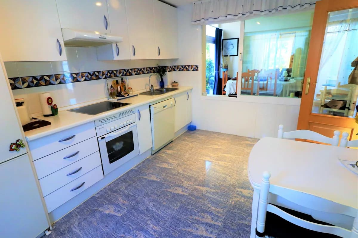 3 Bedroom Semi-Detached House for Sale in Estepona, Málaga - Image 6