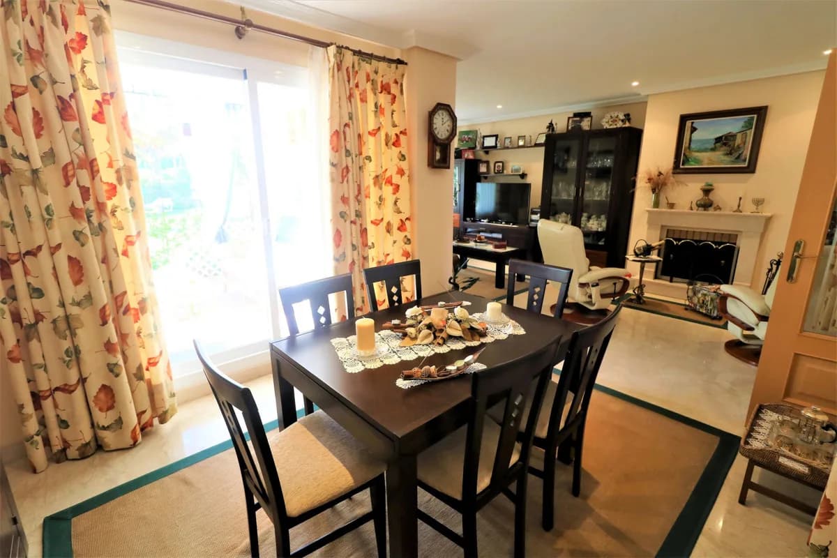 3 Bedroom Semi-Detached House for Sale in Estepona, Málaga - Image 8