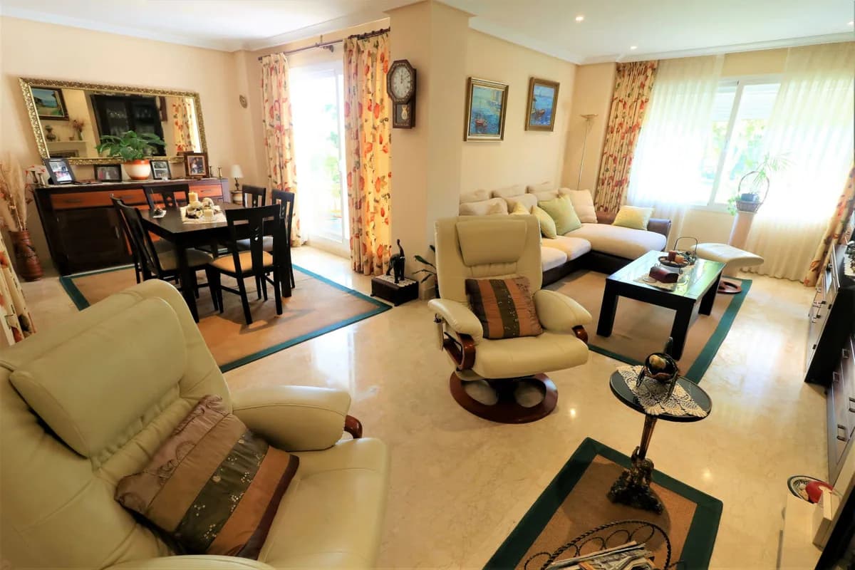 3 Bedroom Semi-Detached House for Sale in Estepona, Málaga - Image 9