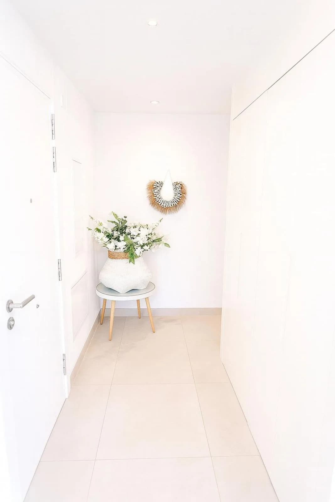 3 Bedroom Middle Floor Apartment for Sale in Fuengirola, Málaga - Image 3