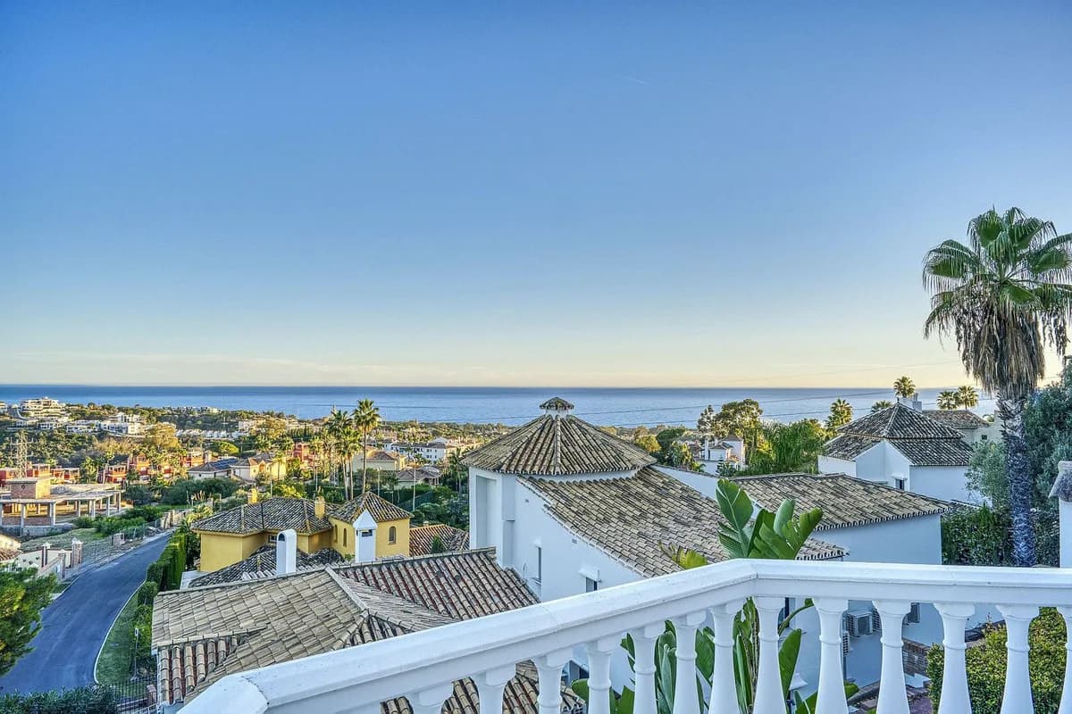 6 Bedroom Detached Villa for Sale in Hacienda Las Chapas, Málaga