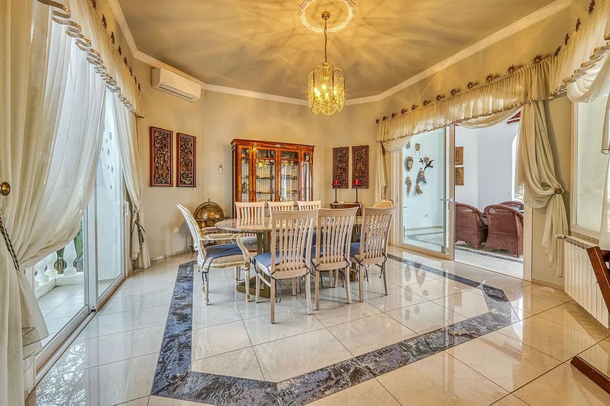 6 Bedroom Detached Villa for Sale in Hacienda Las Chapas, Málaga - Image 2