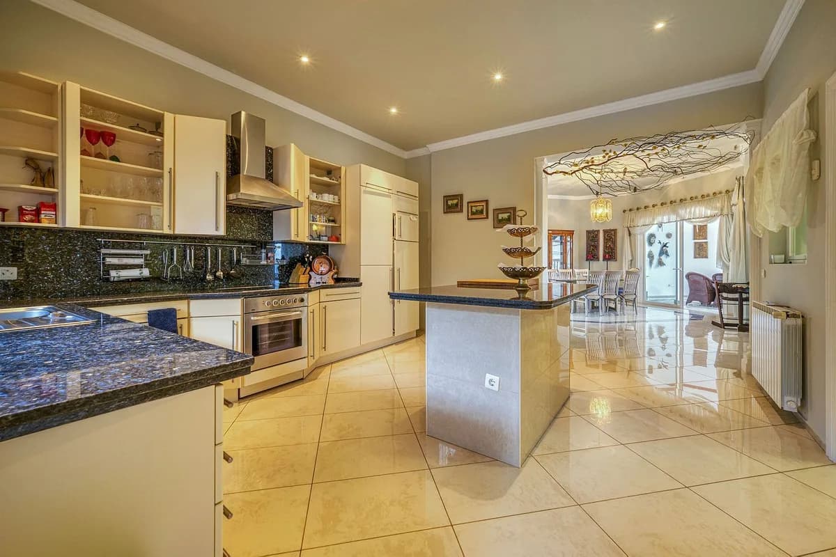 6 Bedroom Detached Villa for Sale in Hacienda Las Chapas, Málaga - Image 3