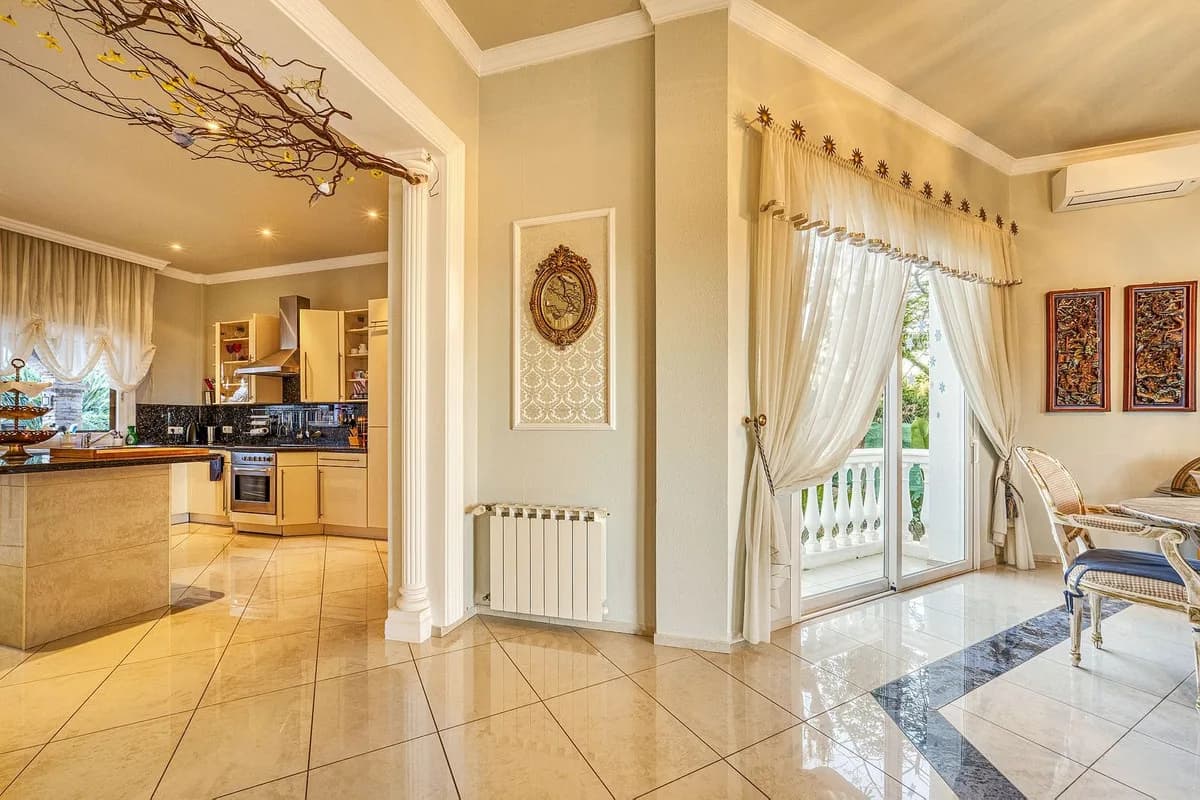 6 Bedroom Detached Villa for Sale in Hacienda Las Chapas, Málaga - Image 5