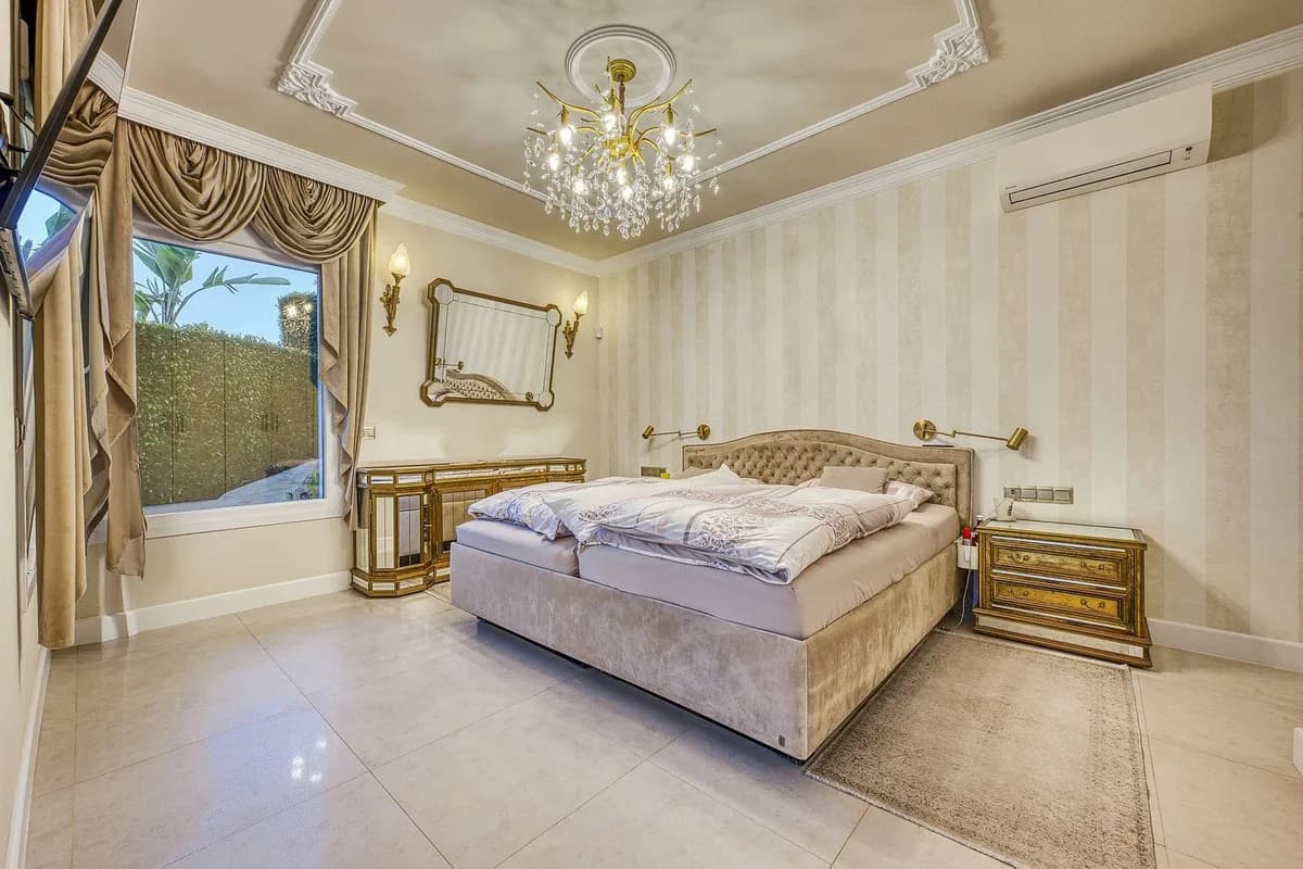 6 Bedroom Detached Villa for Sale in Hacienda Las Chapas, Málaga - Image 8