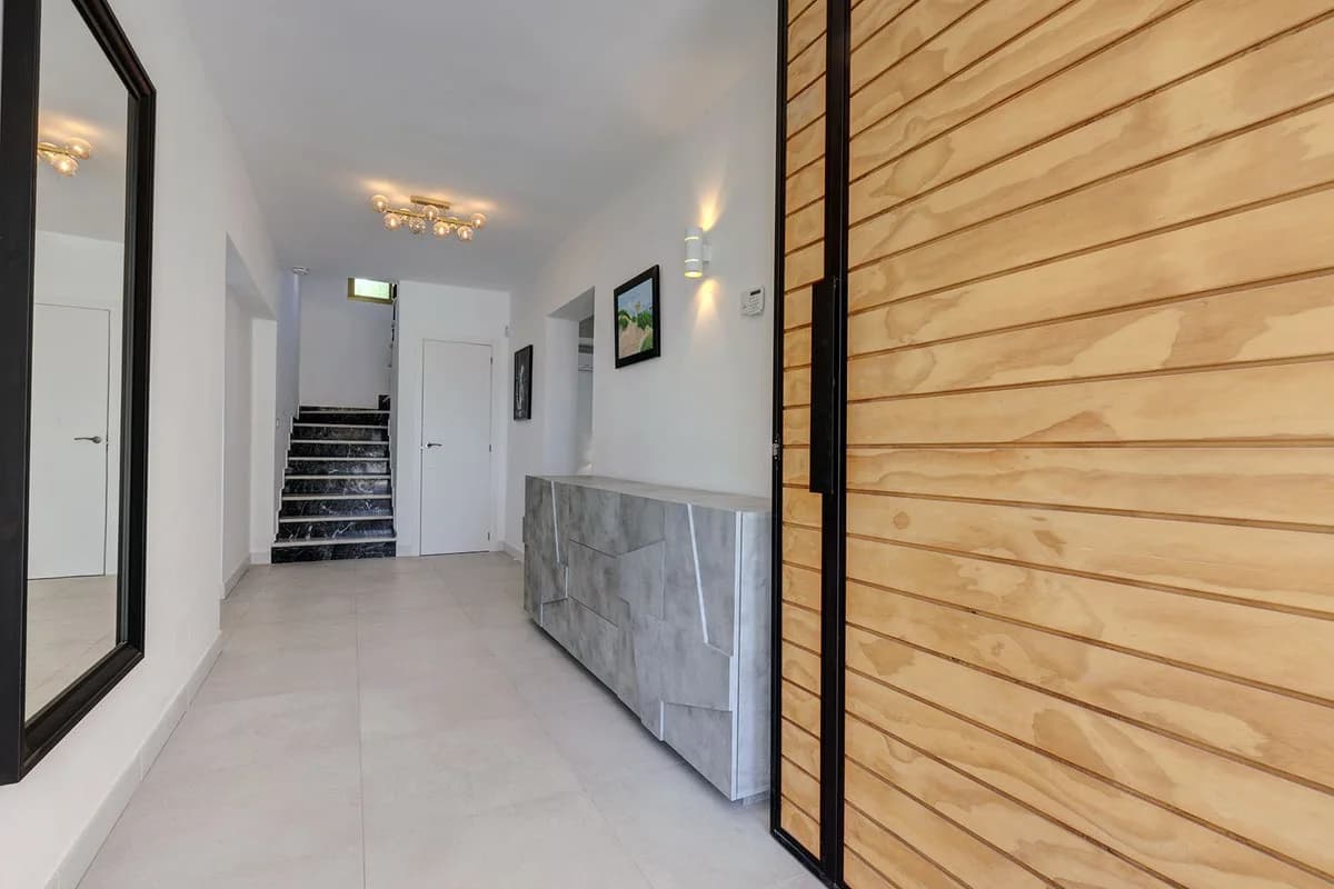 6 Bedroom Detached Villa for Sale in Marbella, Málaga - Image 3