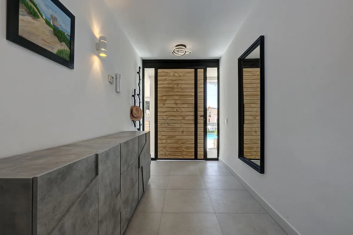 6 Bedroom Detached Villa for Sale in Marbella, Málaga - Image 4