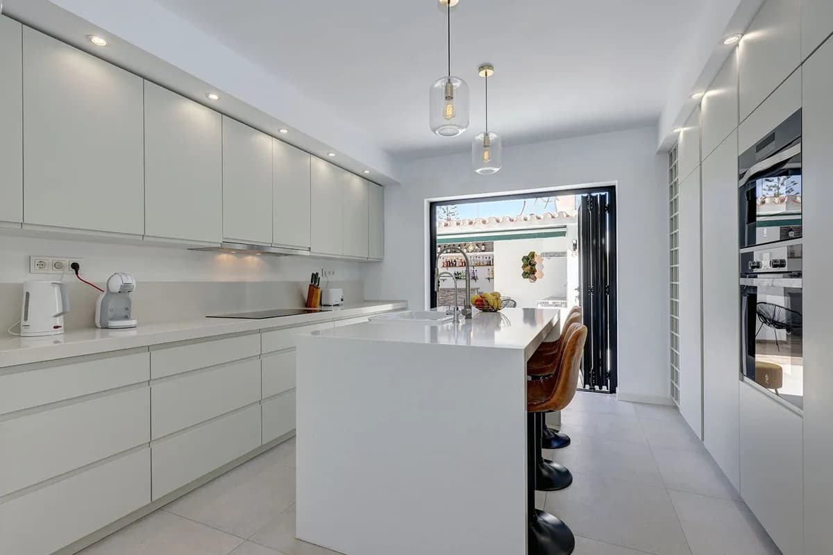 6 Bedroom Detached Villa for Sale in Marbella, Málaga - Image 7