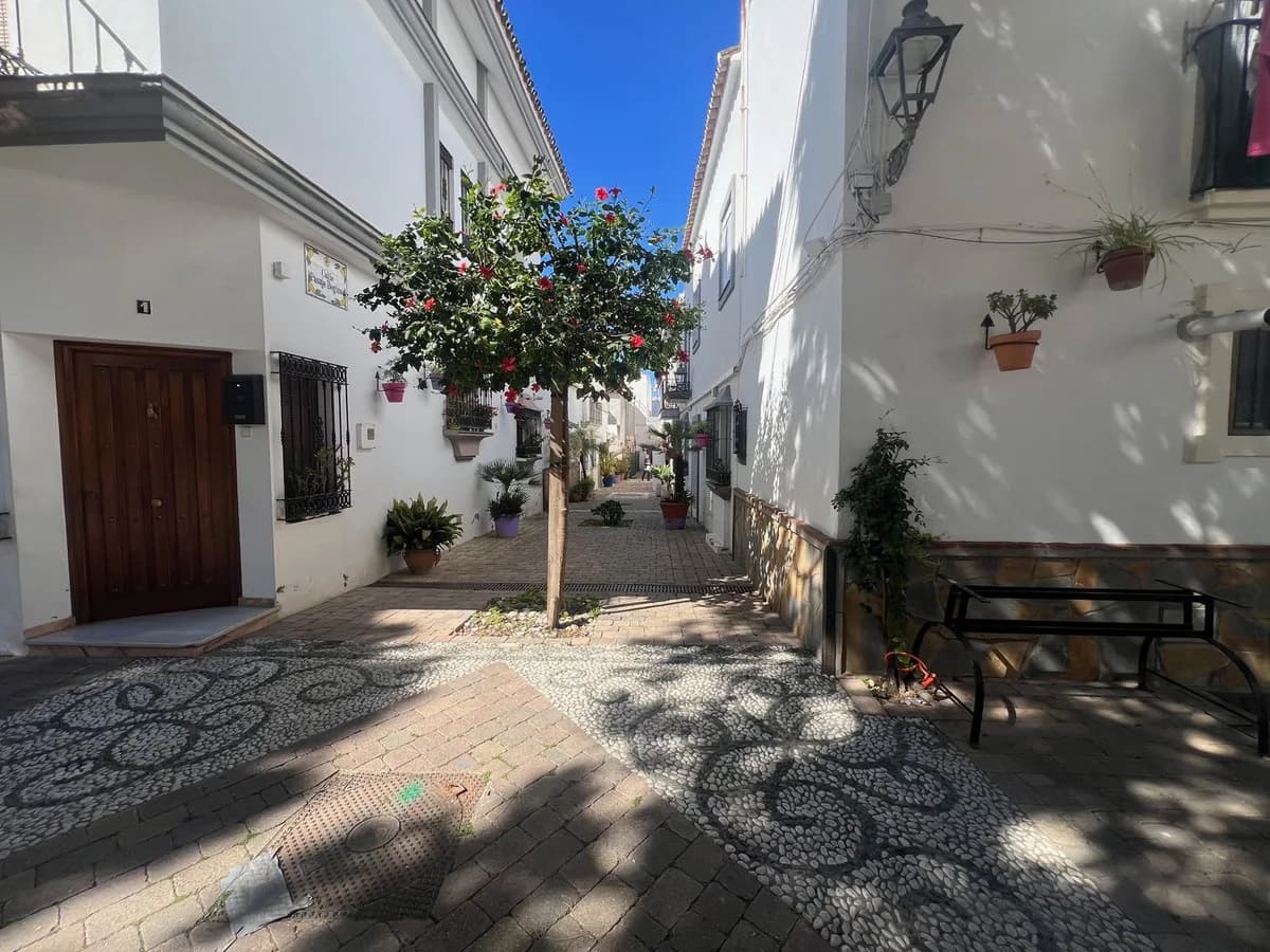 3 Bedroom Semi-Detached House for Sale in Estepona, Málaga - Image 4
