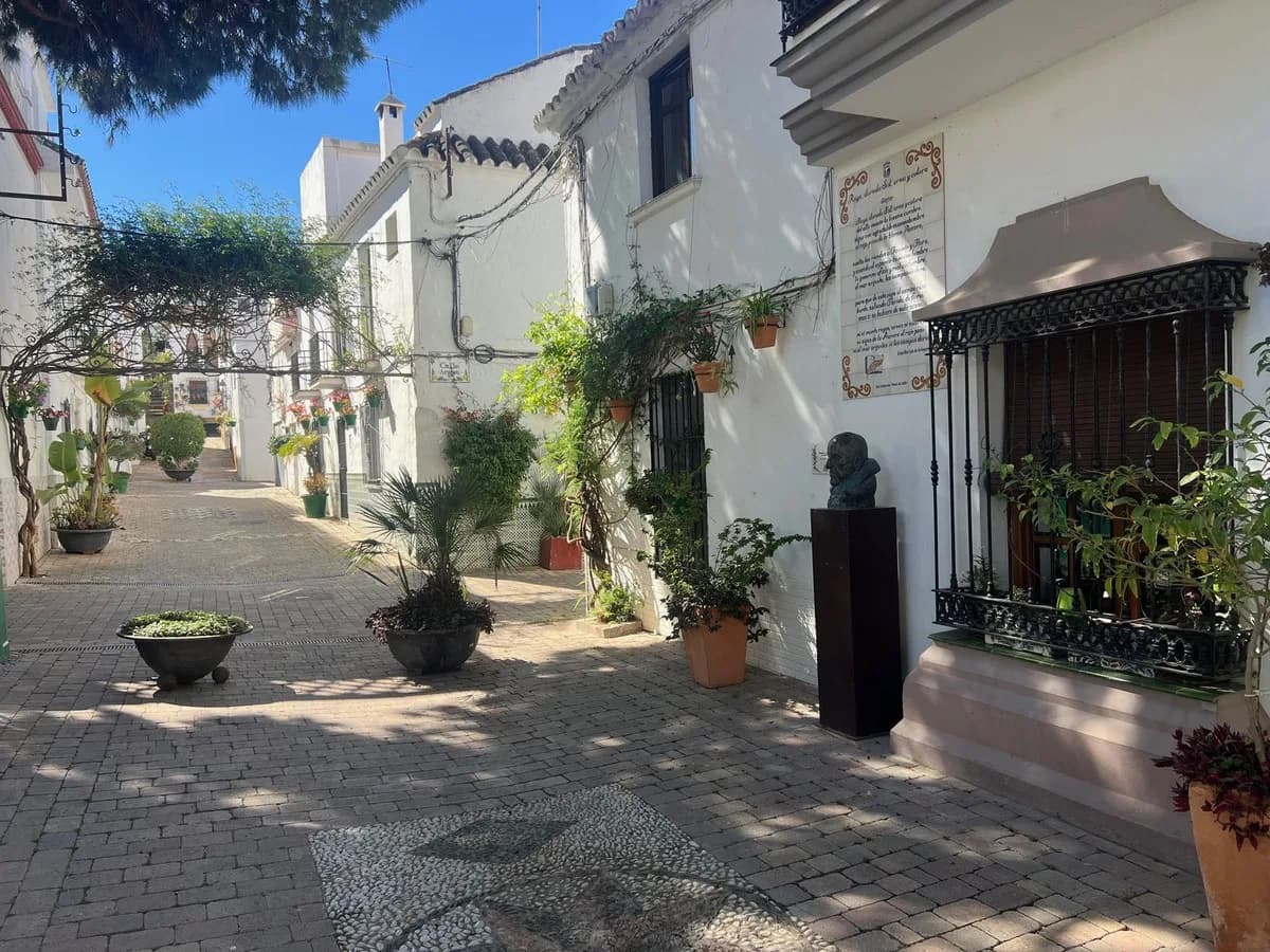 3 Bedroom Semi-Detached House for Sale in Estepona, Málaga - Image 6