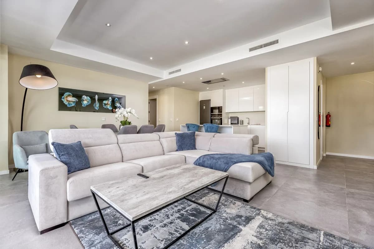 2 Bedroom Ground Floor Apartment for Sale in Fuengirola, Málaga - Image 2