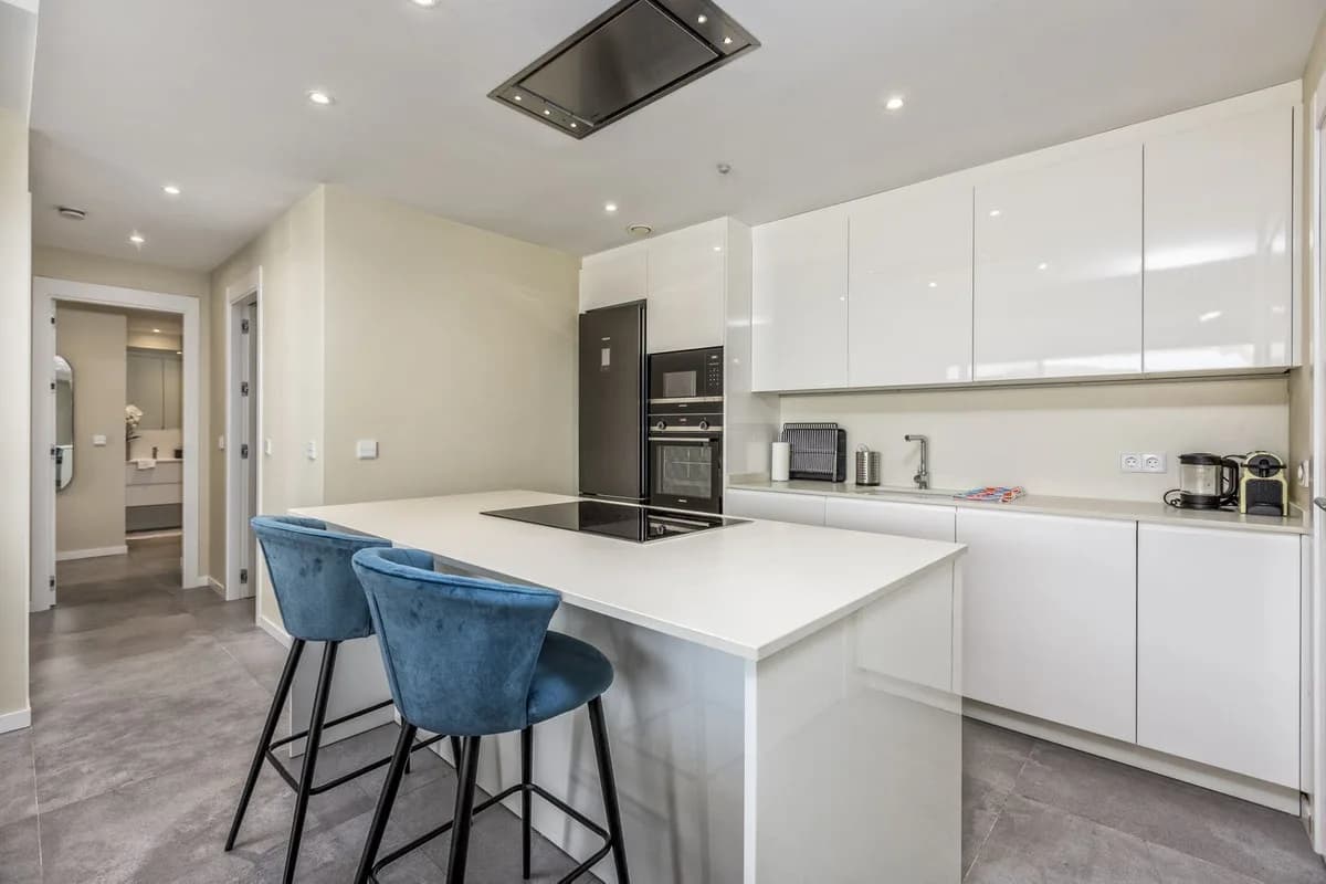 2 Bedroom Ground Floor Apartment for Sale in Fuengirola, Málaga - Image 3