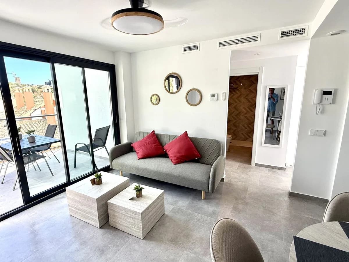 1 Bedroom Middle Floor Apartment for Sale in Fuengirola, Málaga