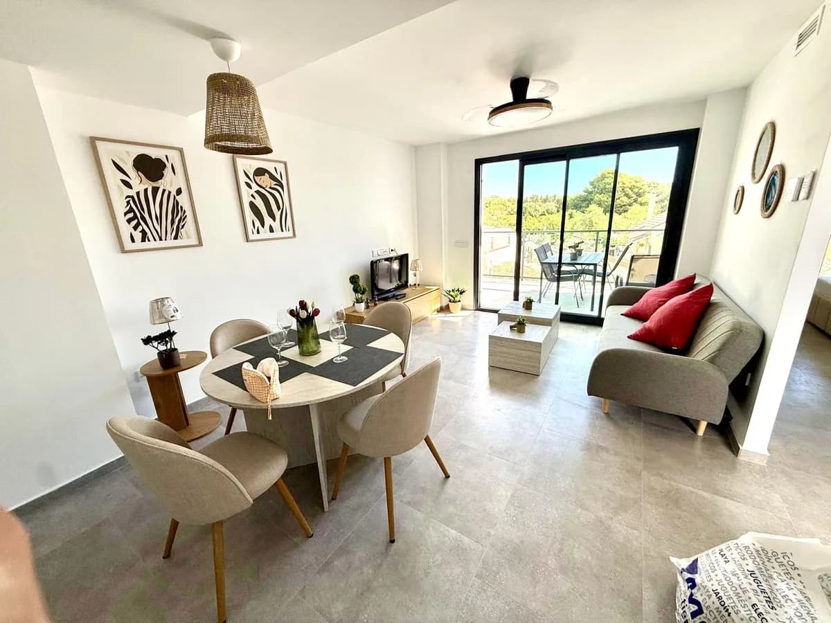 1 Bedroom Middle Floor Apartment for Sale in Fuengirola, Málaga - Image 2