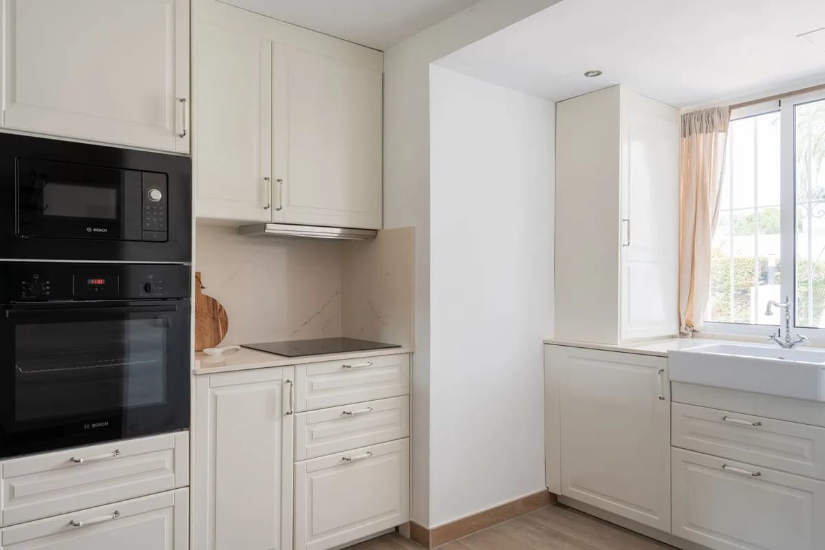 2 Bedroom Ground Floor Apartment for Sale in Nueva Andalucía, Málaga - Image 9
