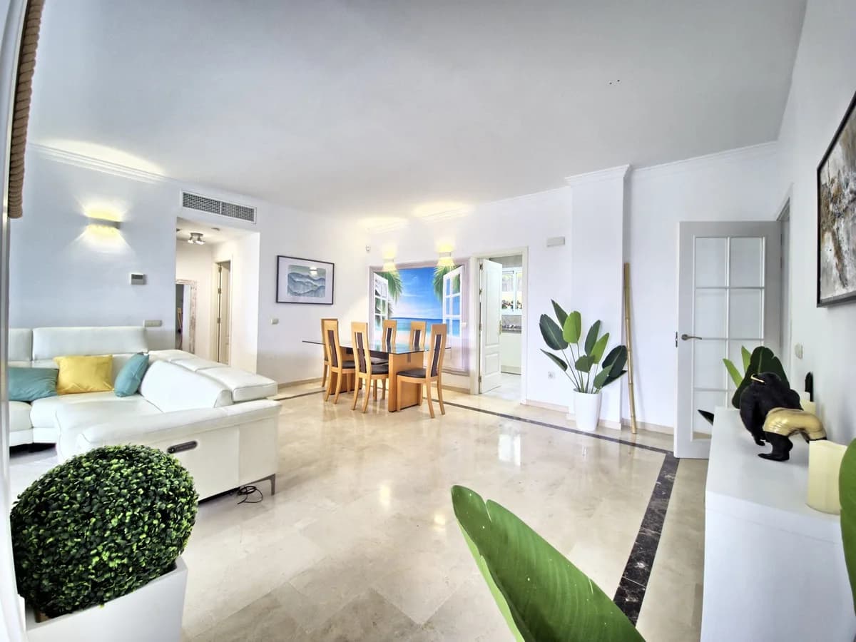 3 Bedroom Ground Floor Apartment for Sale in Cabopino, Málaga - Image 3