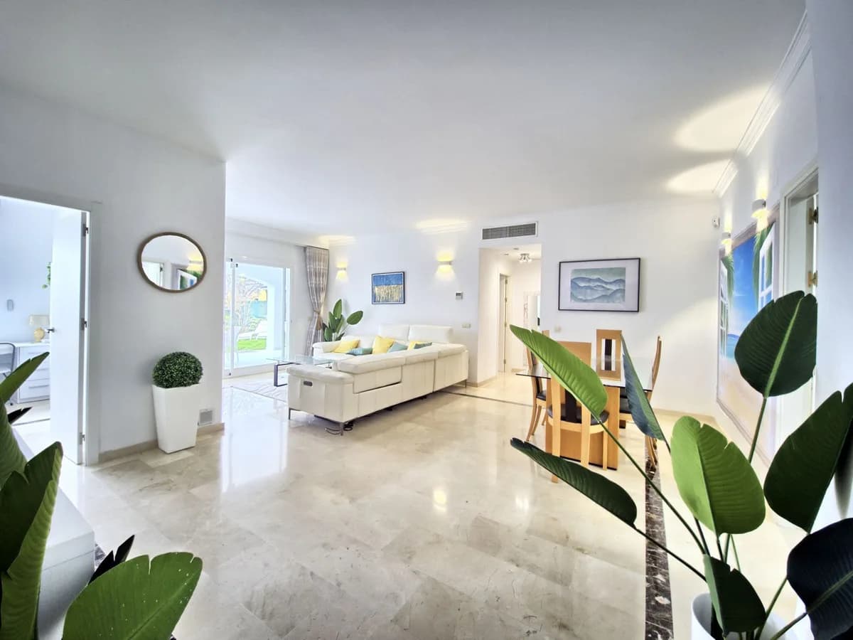 3 Bedroom Ground Floor Apartment for Sale in Cabopino, Málaga - Image 6