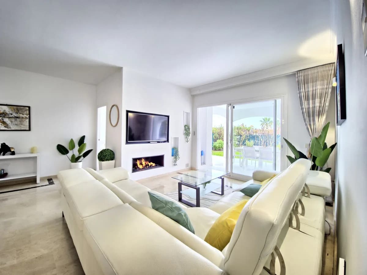 3 Bedroom Ground Floor Apartment for Sale in Cabopino, Málaga - Image 7