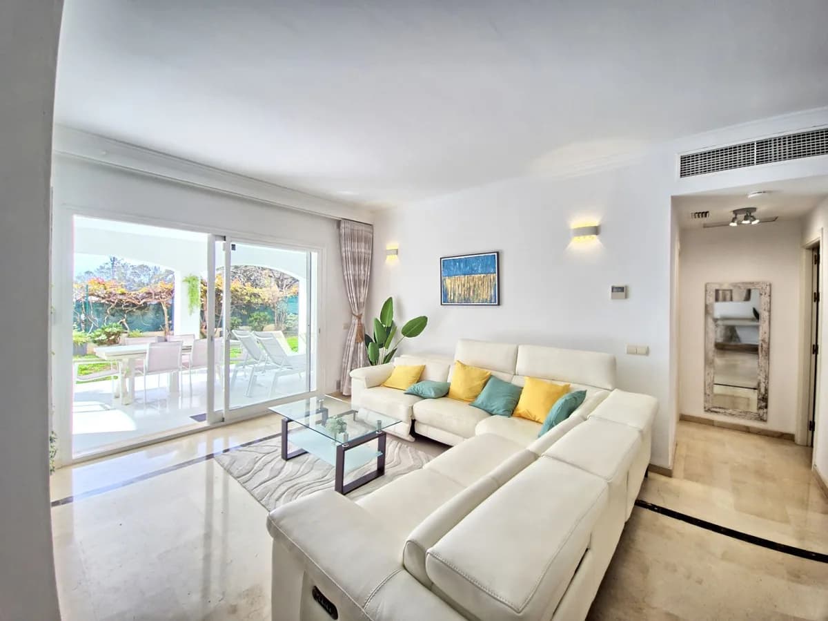 3 Bedroom Ground Floor Apartment for Sale in Cabopino, Málaga - Image 8