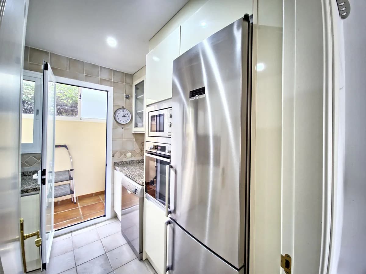 3 Bedroom Ground Floor Apartment for Sale in Cabopino, Málaga - Image 9