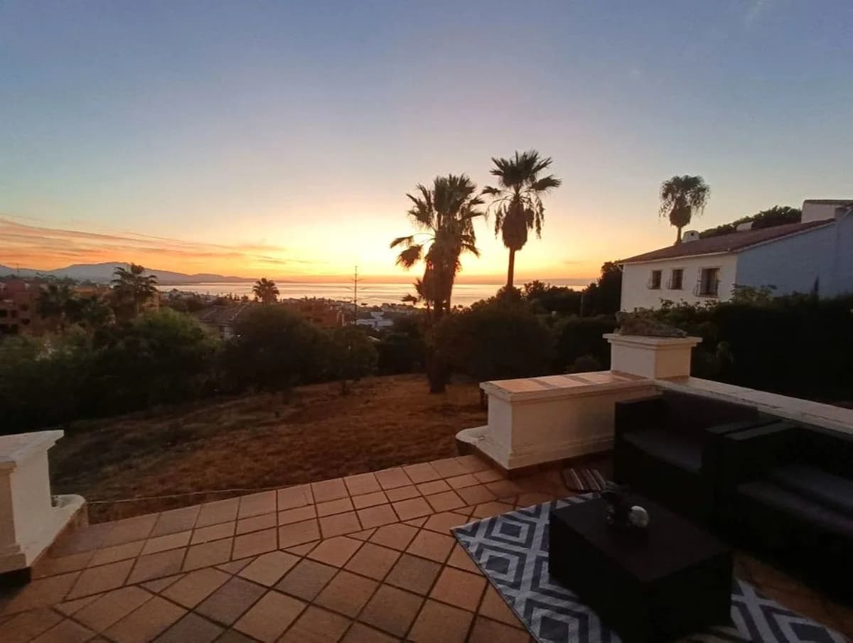 3 Bedroom Detached Villa for Sale in Estepona, Málaga