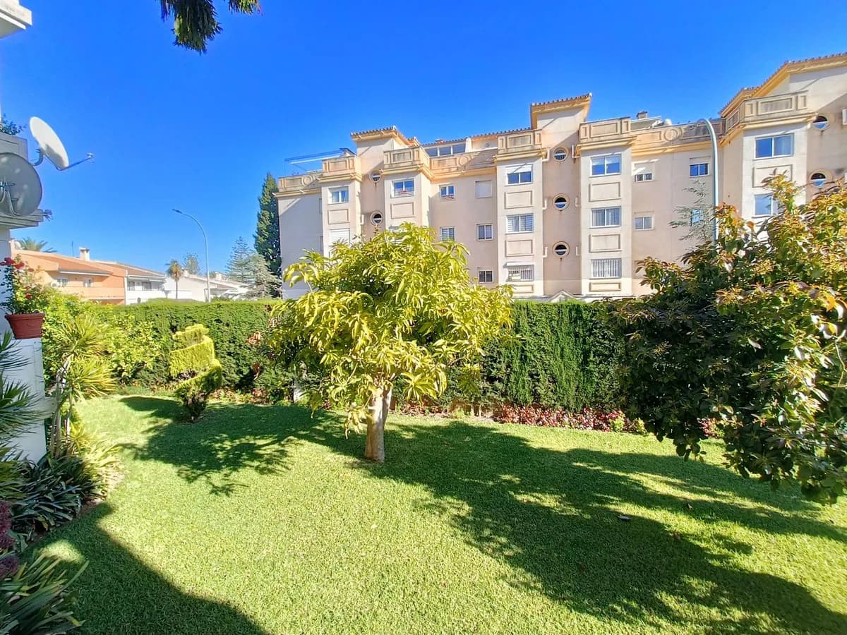 2 Bedroom Ground Floor Apartment for Sale in Torremolinos, Málaga - Image 4