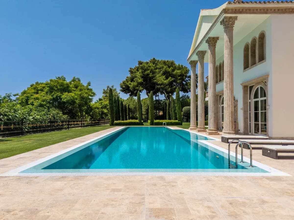 10 Bedroom Detached Villa for Sale in Sierra Blanca, Málaga - Image 2