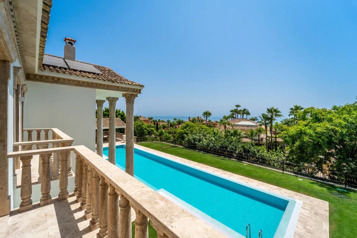 10 Bedroom Detached Villa for Sale in Sierra Blanca, Málaga - Image 4