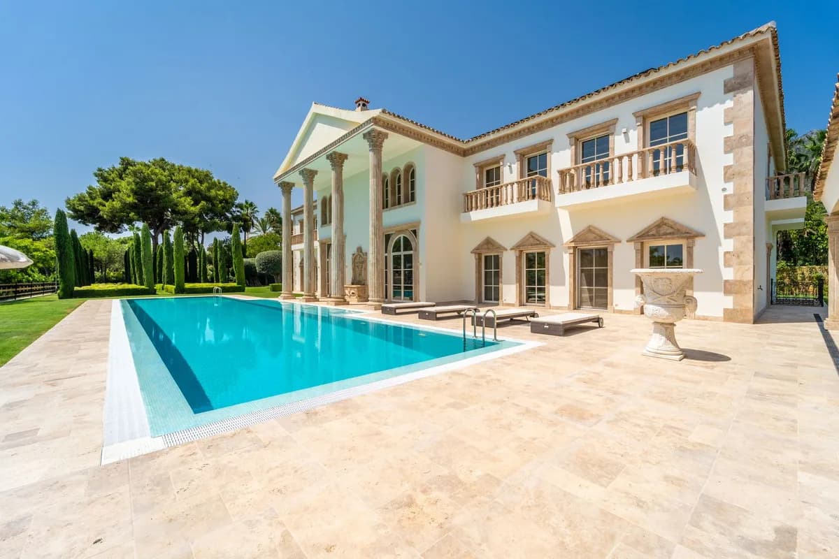 10 Bedroom Detached Villa for Sale in Sierra Blanca, Málaga - Image 7