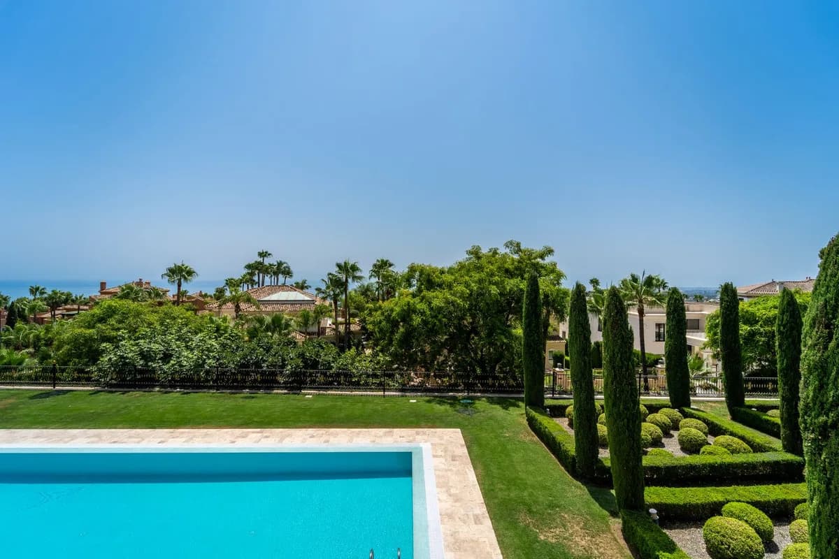 10 Bedroom Detached Villa for Sale in Sierra Blanca, Málaga - Image 9