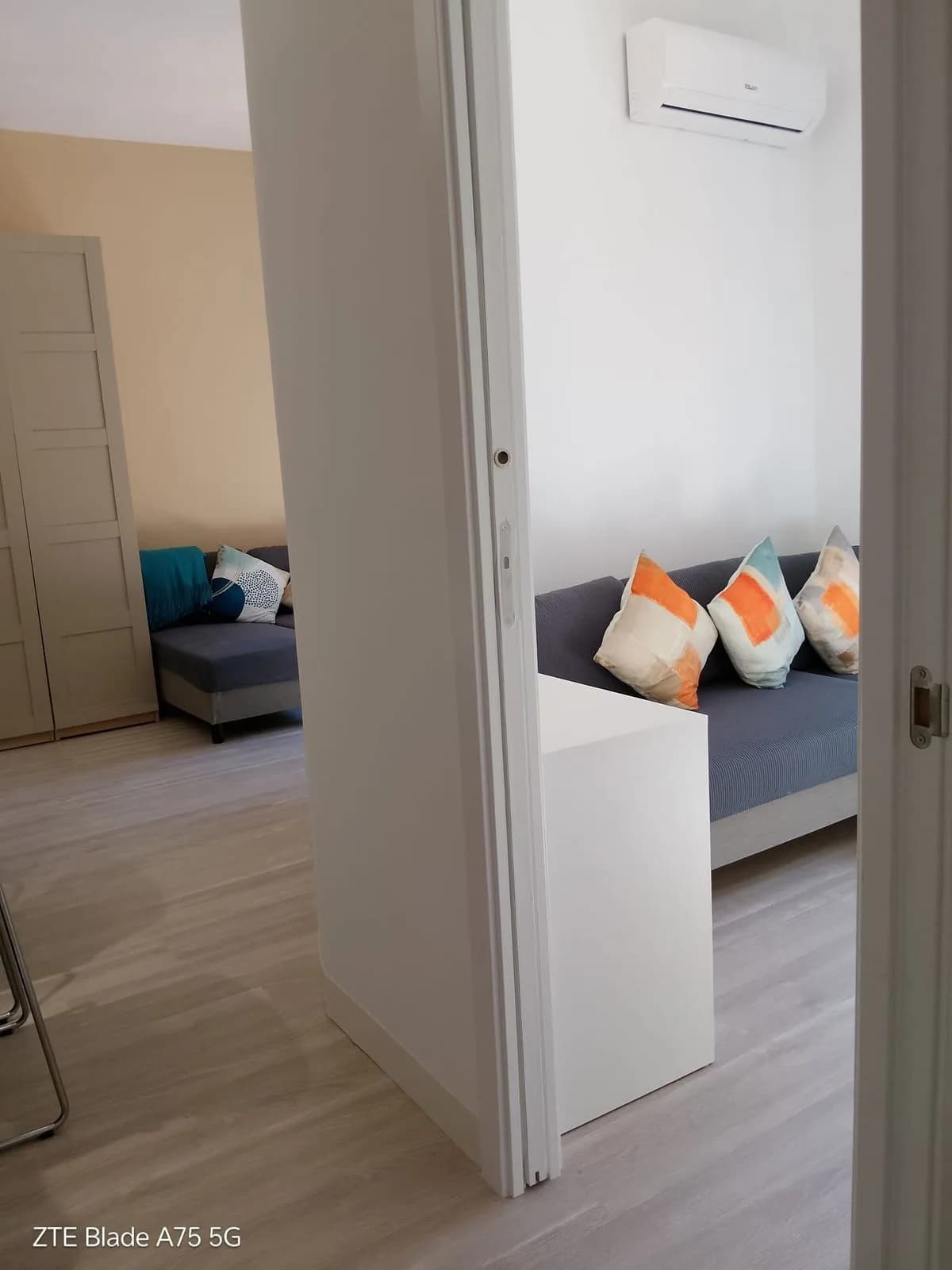2 Bedroom Middle Floor Apartment for Sale in Calahonda, Málaga - Image 2