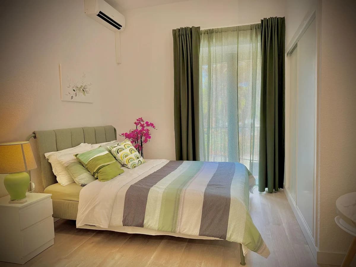 2 Bedroom Middle Floor Apartment for Sale in Calahonda, Málaga - Image 3