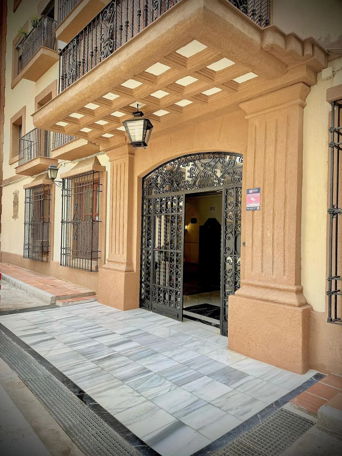 2 Bedroom Middle Floor Apartment for Sale in Calahonda, Málaga - Image 5