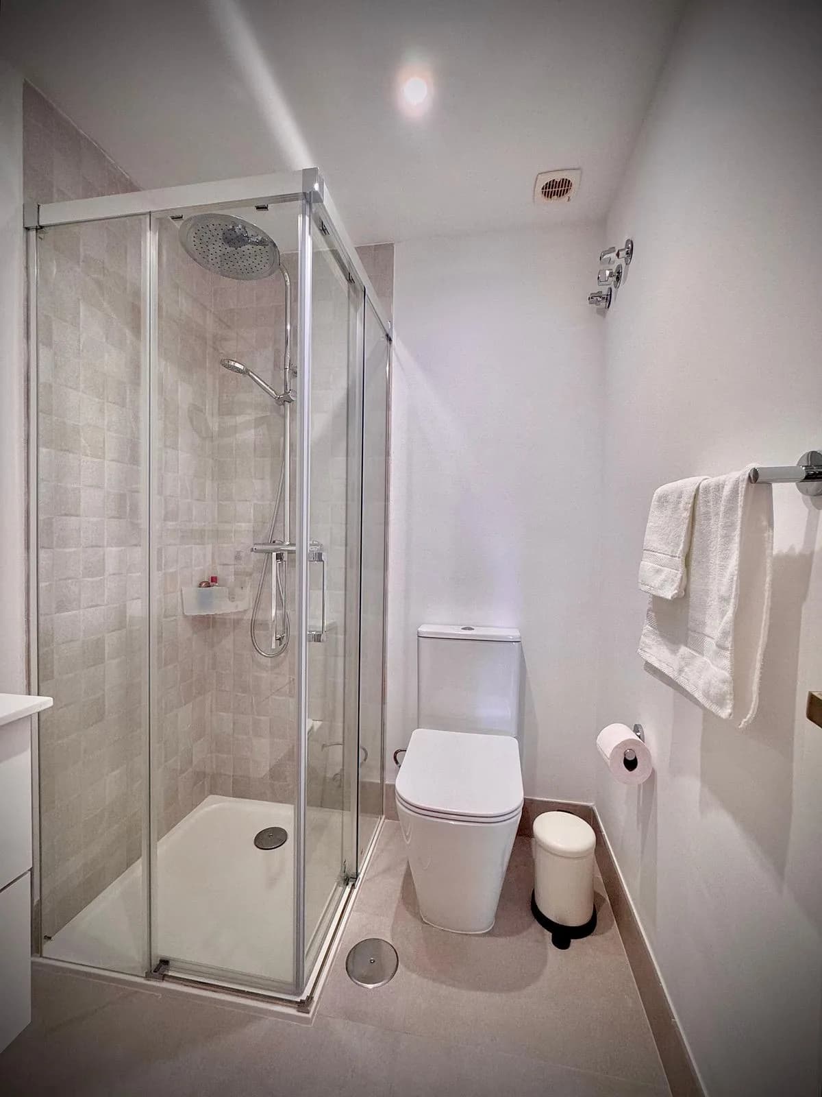 2 Bedroom Middle Floor Apartment for Sale in Calahonda, Málaga - Image 6