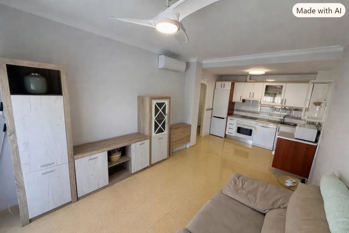 2 Bedroom Middle Floor Apartment for Sale in San Luis de Sabinillas, Málaga - Image 3