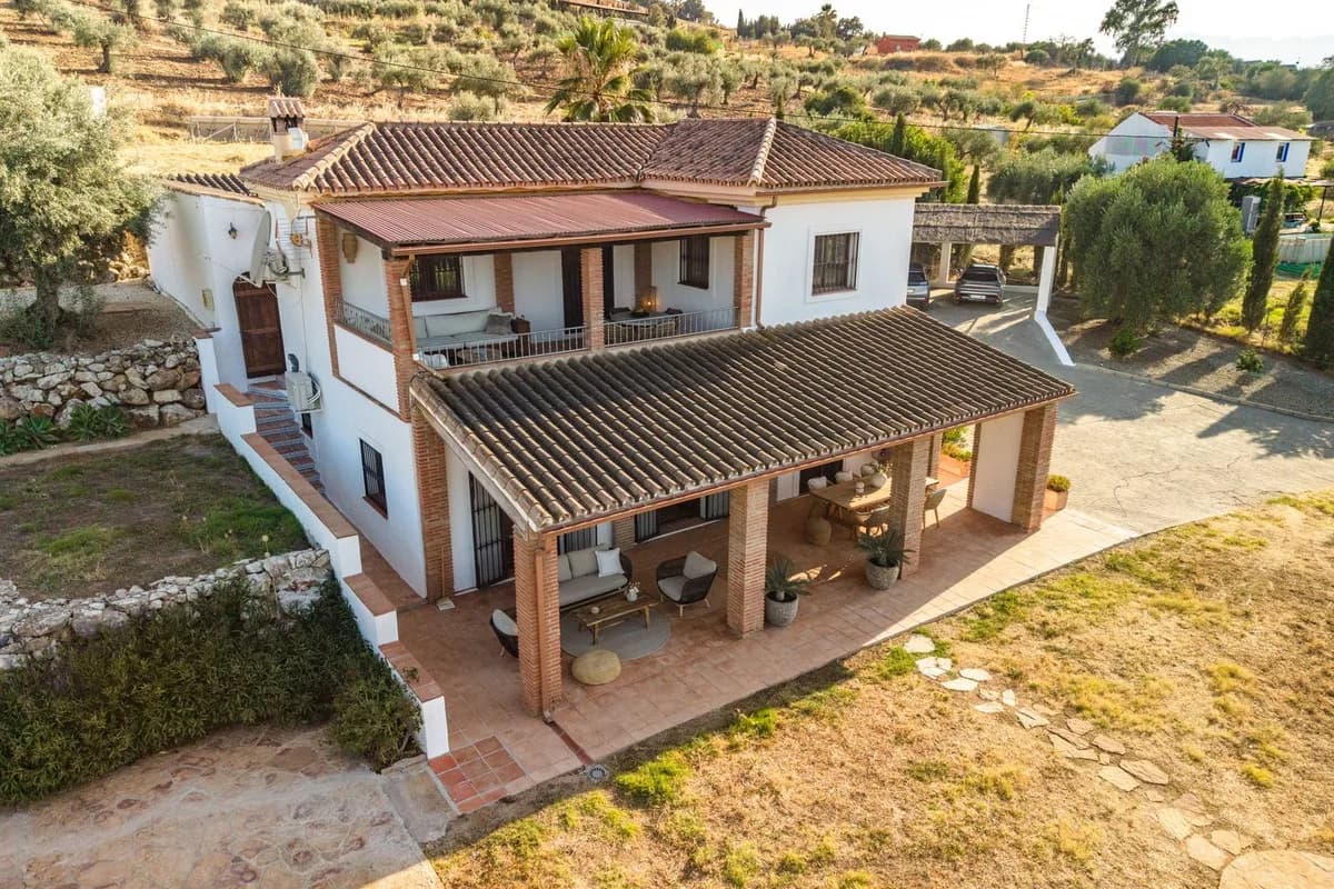 3 Bedroom Detached Villa for Sale in Coín, Málaga - Image 3