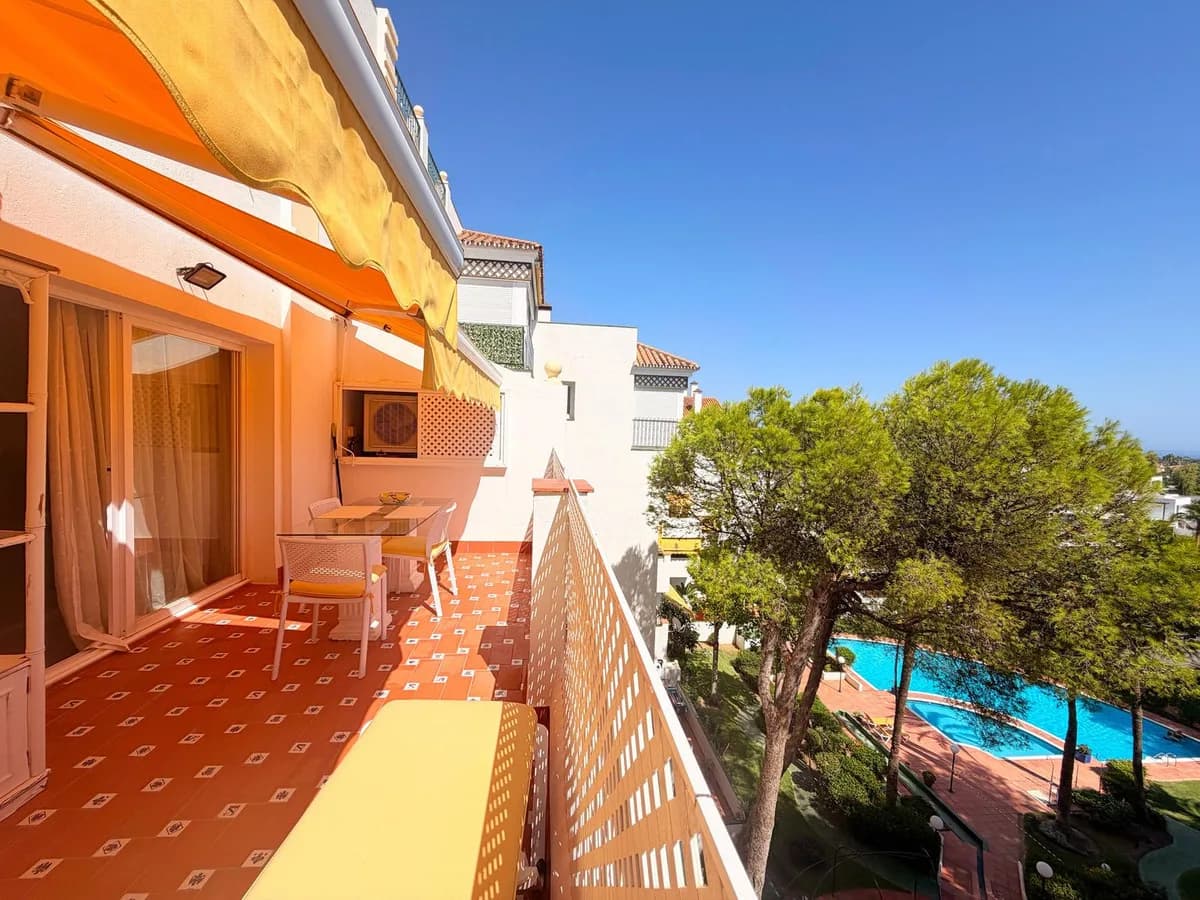 2 Bedroom Middle Floor Apartment for Sale in Estepona, Málaga - Image 8